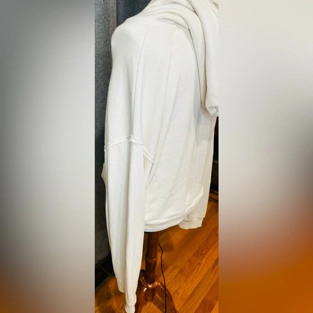 FB Beach Cream Waffle Knit Hoodie Women’s Size Large – Lightweight Pullover Top